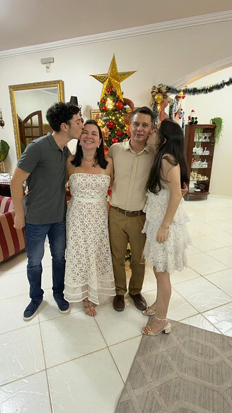 Siberman Holanda e Mariane Lavocat celebraram, na última terça-feira,16, suas Bodas de Prata, marcando 25 anos de cadados