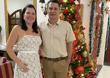 Siberman Holanda e Mariane Lavocat celebraram, na última terça-feira,16, suas Bodas de Prata, marcando 25 anos de cadados