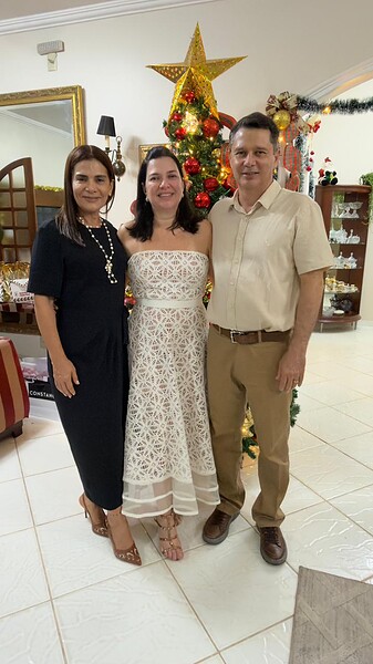 Siberman Holanda e Mariane Lavocat celebraram, na última terça-feira,16, suas Bodas de Prata, marcando 25 anos de cadados