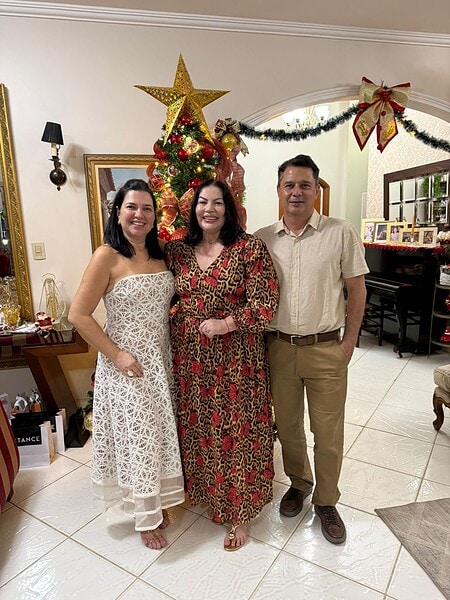 Siberman Holanda e Mariane Lavocat celebraram, na última terça-feira,16, suas Bodas de Prata, marcando 25 anos de cadados