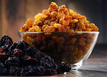 Uva passa é saudável? O que a nutrição realmente diz e o que é só implicância — Foto: Adobe Stock