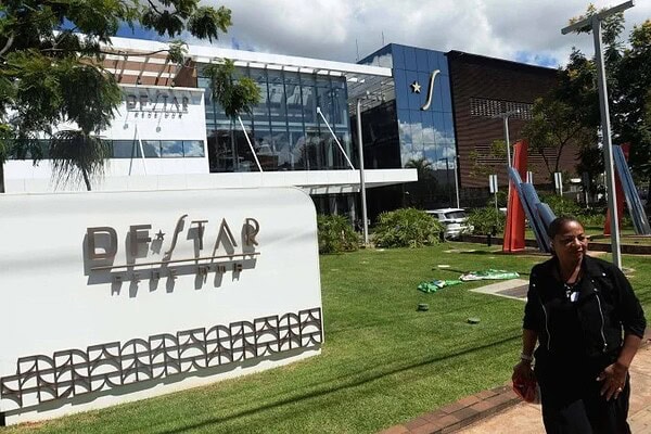 Cirurgia de Bolsonaro é concluída sem intercorrências, diz Michelle