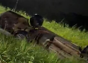 Carro de funerária capota após perder controle na estrada do Aeroporto, em Rio Branco