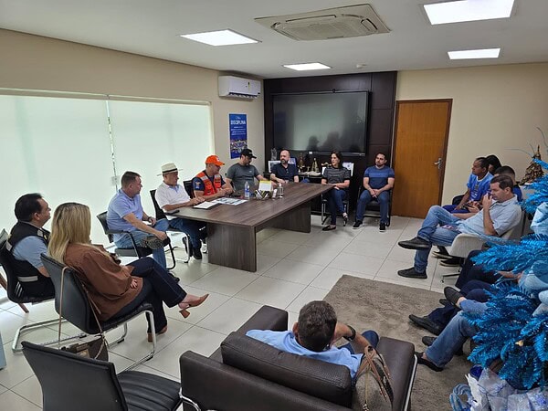 Prefeito Tião Bocalom reúne secretariado para planejar socorro às famílias vítimas das enchentes