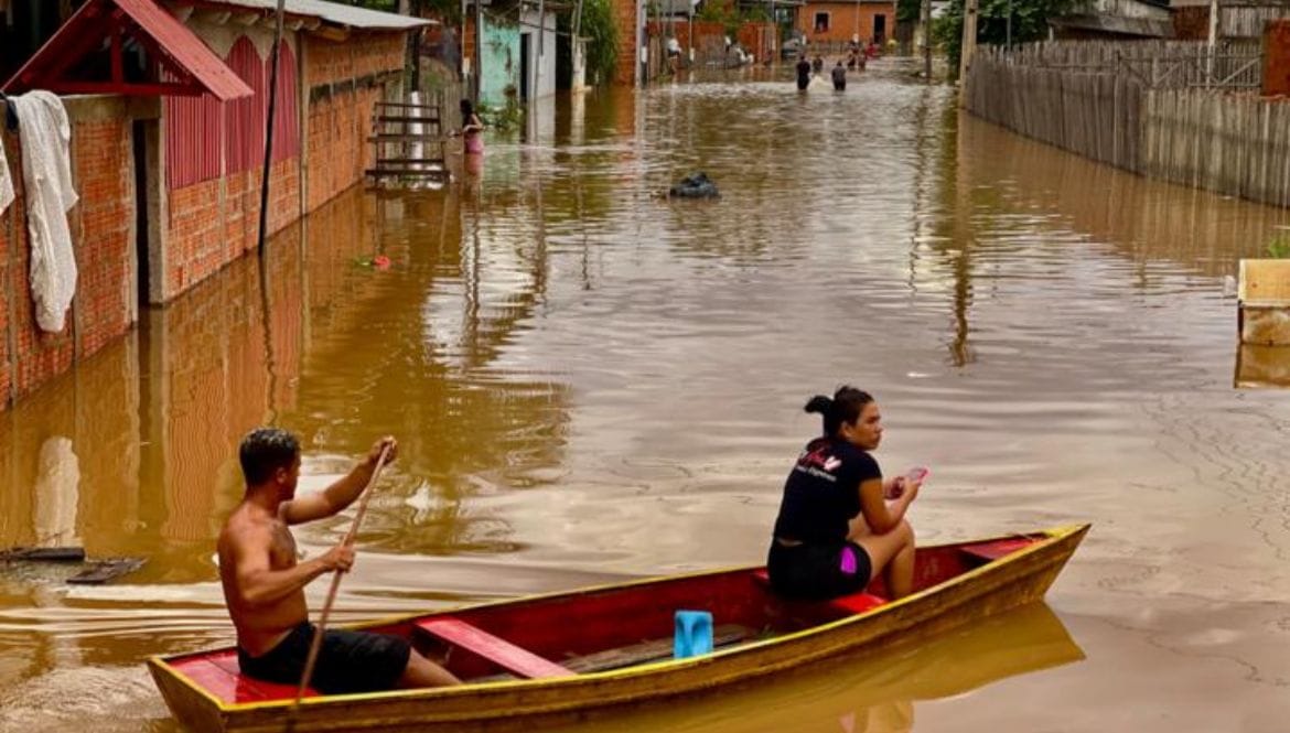 Mais de 100 pessoas já estão em abrigos com a cheia do Rio Acre e transbordamento de igarapés em Rio Branco
