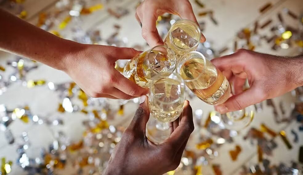 Brinde de Ano Novo — Foto: pressfoto on Freepik
