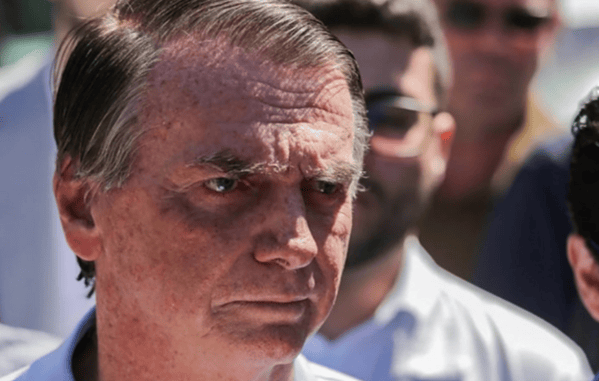 Bolsonaro passa por nova cirurgia e Michelle pede orações