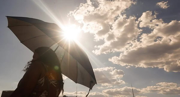 Segunda-feira deve ser de sol, calor e chuvas pontuais no Acre