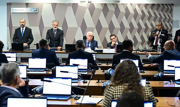 CCJ do Senado aprova fim da escala 6×1 de trabalho