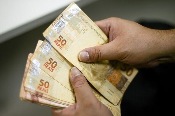 Prefeitura no Acre concede gratificação natalina extra de R$ 1 mil a servidores