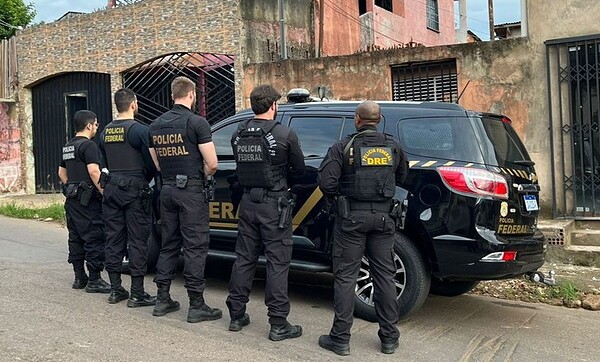 Operação da PF cumpre seis mandados e mira esquema de tráfico de drogas em voos comerciais no Acre