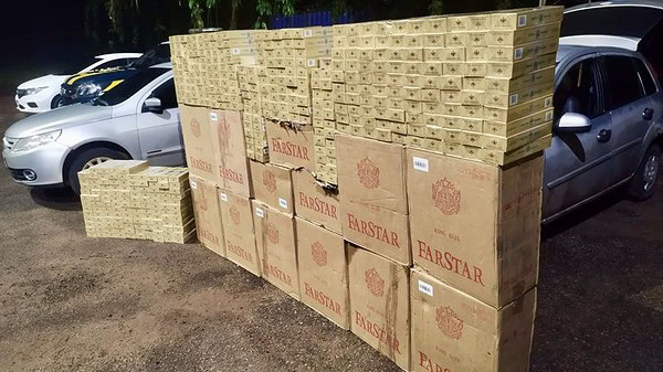 Motoristas são detidos com 10 mil maços de cigarros contrabandeados na BR-364, no Acre