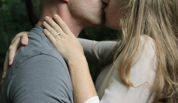 Este gesto de 6 segundos pode salvar seu relacionamento, diz expert