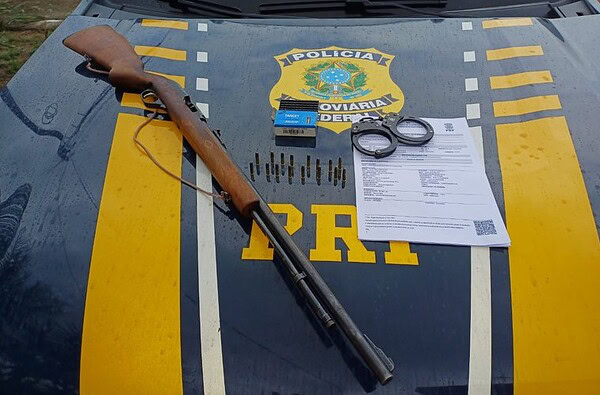 PRF apreende rifle calibre .22 e munições durante fiscalização na BR-364, no interior do Acre