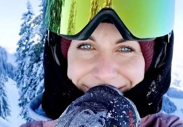 Mulher tirou última foto em montanha gelada antes de ser 'abandonada para morrer' pelo namorado