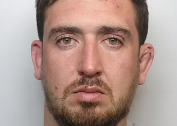 Daniel Peasnell, de 33 anos, arrancou o dedo de Stephen Dixon com uma mordida depois de ser acusado de estar bêbado no casamento de seu melhor amigo — Foto: Polícia de Thames Valley