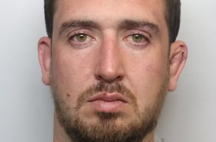 Daniel Peasnell, de 33 anos, arrancou o dedo de Stephen Dixon com uma mordida depois de ser acusado de estar bêbado no casamento de seu melhor amigo — Foto: Polícia de Thames Valley