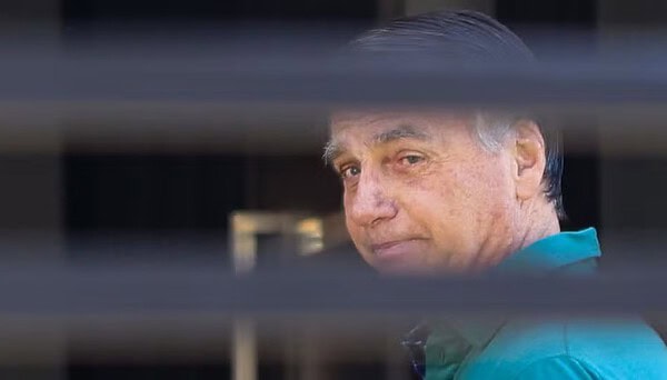 Moraes acata pedido de defesa para fazer exame de ultrassom em Bolsonaro