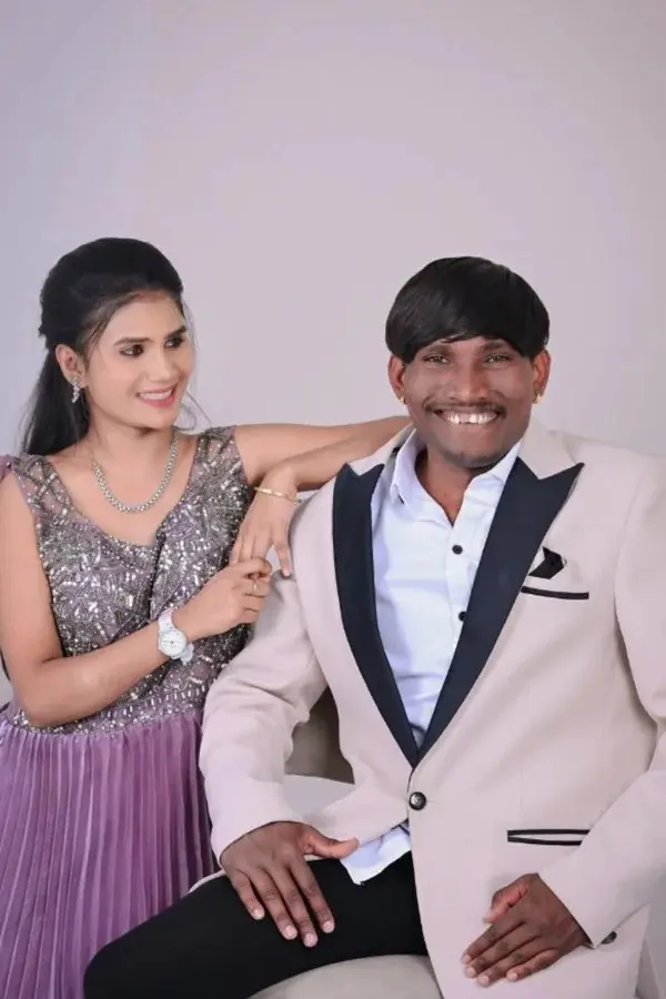 Acabou a esperança: homem considerado o mais bonito da Índia se casa