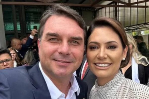 Michelle Bolsonaro reage à candidatura de Flávio: “Que Deus abençoe”