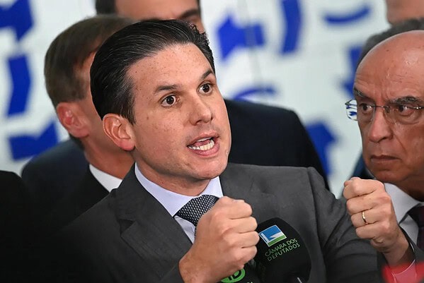 Motta decide votar hoje projeto que pode reduzir pena de Bolsonaro