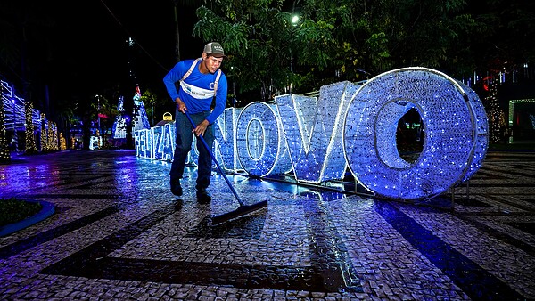 Centro de Rio Branco mantém atrações musicais e presença do Papai Noel no dia de Natal