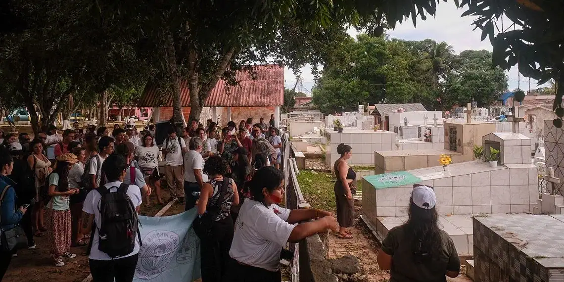 Em caminhada solene ao túmulo de Chico Mendes, ativistas dizem que assassinos "erraram o alvo" e o imortalizaram 1 Foto: Alexandre Noronha/Comitê Chico Mendes