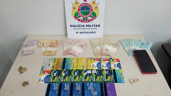 Homem é preso dentro de banco com mais de 20 cartões e suspeita de agiotagem no Acre