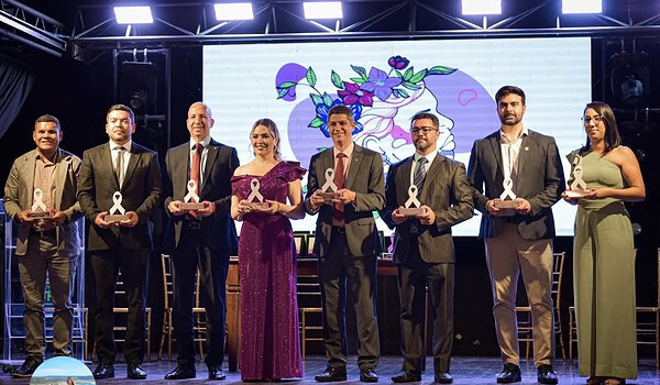 Nos domínios do Buffet Gran Reserva, a noite desta terça-feira, aconteceu o Prêmio Laço Branco e Laço Lilás, iniciativa da SEMULHER 3 Nos domínios do Buffet Gran Reserva, a noite desta terça-feira, aconteceu o Prêmio Laço Branco e Laço Lilás, iniciativa da SEMULHER