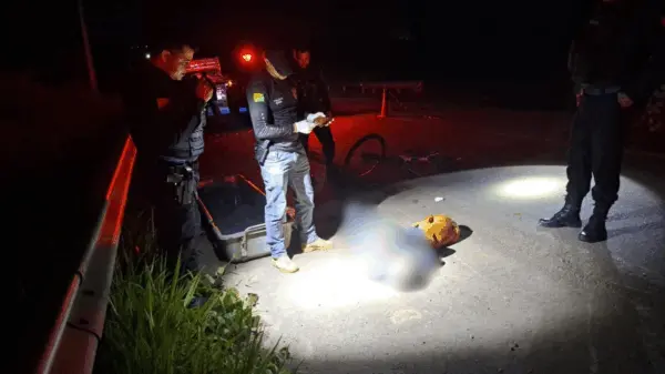 Homem é encontrado morto às margens da BR-317; cachorro da vítima permanecia ao lado do corpo