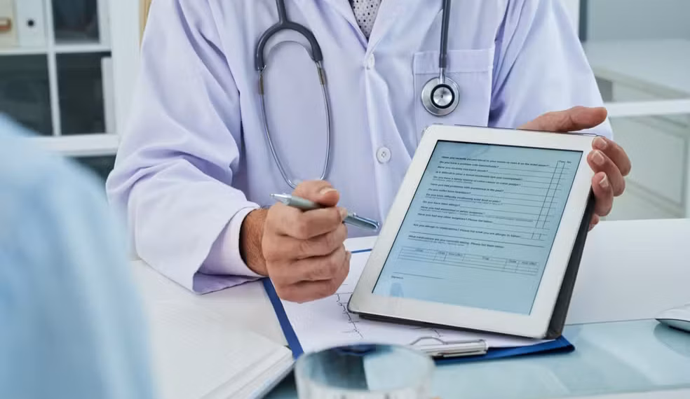 Atestado médico de papel segue sendo aceito em 2026 1 Foto: Freepik