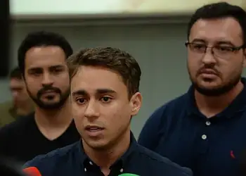 Abaixo-assinado pela cassação de Nikolas passa de 100 mil assinaturas 2 Nikolas Ferreira (PL-MG) durante coletiva de imprensa em Belo Horizonte - (crédito: Túlio Santos/EM/D.A.Press)