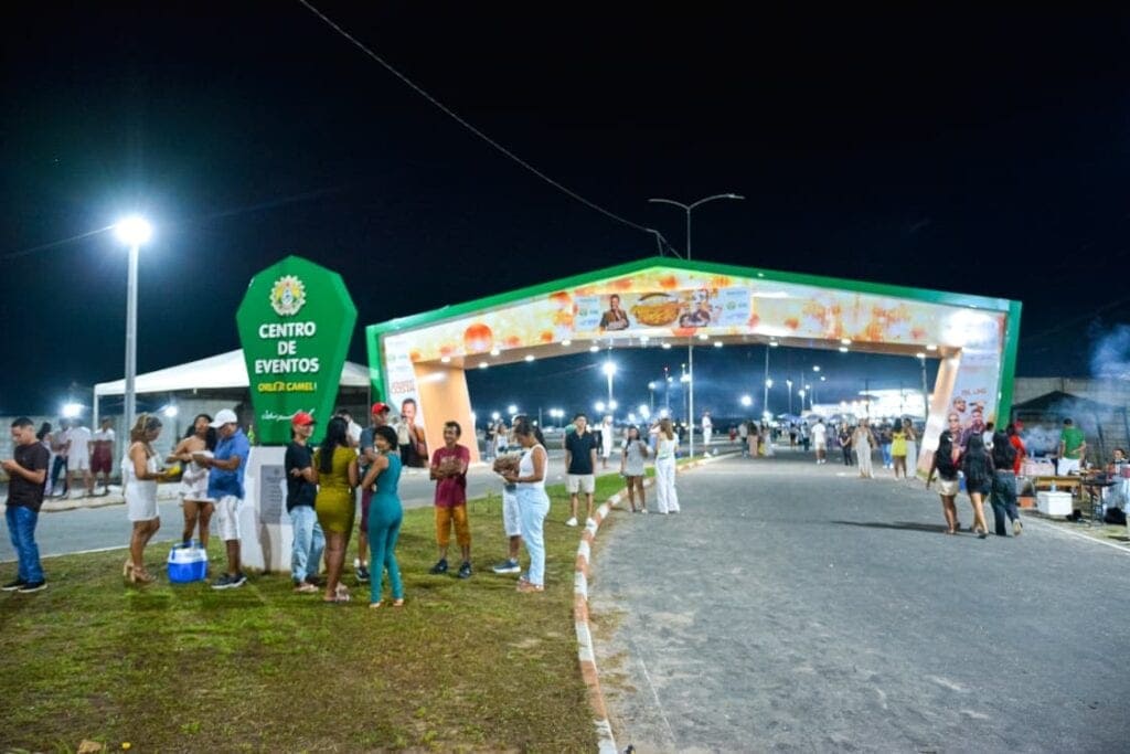 Show de Eduardo Costa embala Réveillon da Família em Cruzeiro do Sul