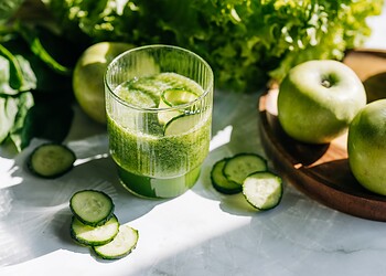 6 sucos verdes que ajudam a emagrecer e a desintoxicar o corpo 5 Viktoriya Skorikova/Getty Images