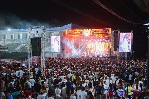 Show de Eduardo Costa embala Réveillon da Família em Cruzeiro do Sul