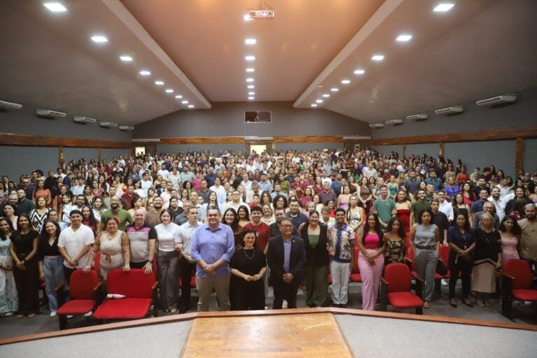 Quase 400 novos professores tomam posse na rede estadual do Acre