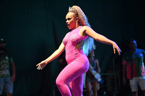 Lançamento do Carnaval 2026 anima Praça da Revolução na noite de sábado em Rio Branco; veja fotos