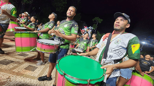 Lançamento do Carnaval 2026 anima Praça da Revolução na noite de sábado em Rio Branco; veja fotos