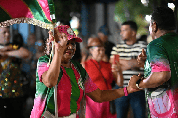 Lançamento do Carnaval 2026 anima Praça da Revolução na noite de sábado em Rio Branco; veja fotos