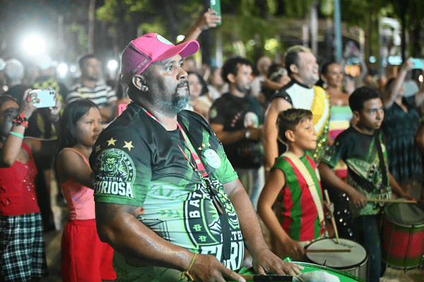 Lançamento do Carnaval 2026 anima Praça da Revolução na noite de sábado em Rio Branco; veja fotos