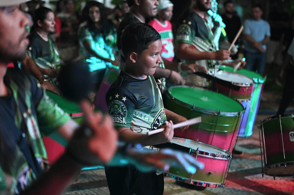 Lançamento do Carnaval 2026 anima Praça da Revolução na noite de sábado em Rio Branco; veja fotos