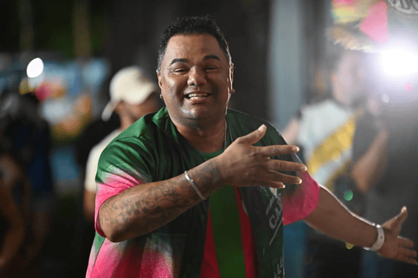 Lançamento do Carnaval 2026 anima Praça da Revolução na noite de sábado em Rio Branco; veja fotos