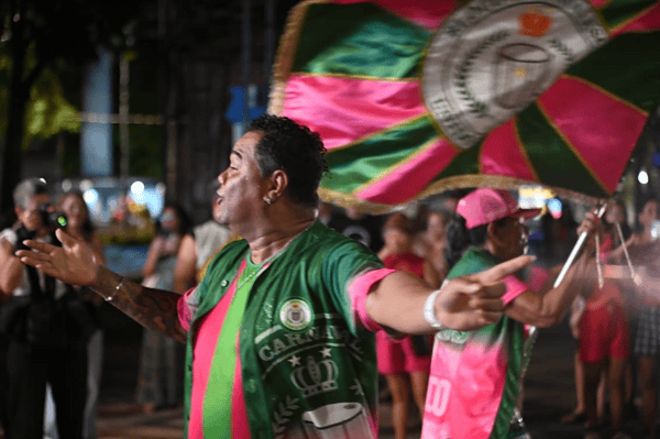 Lançamento do Carnaval 2026 anima Praça da Revolução na noite de sábado em Rio Branco; veja fotos
