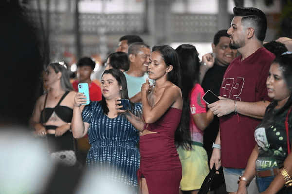 Lançamento do Carnaval 2026 anima Praça da Revolução na noite de sábado em Rio Branco; veja fotos