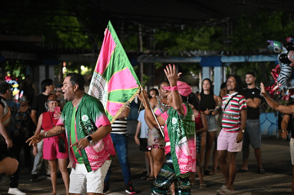 Lançamento do Carnaval 2026 anima Praça da Revolução na noite de sábado em Rio Branco; veja fotos