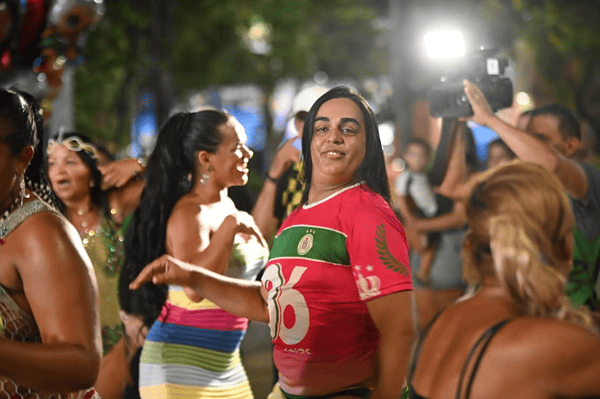 Lançamento do Carnaval 2026 anima Praça da Revolução na noite de sábado em Rio Branco; veja fotos