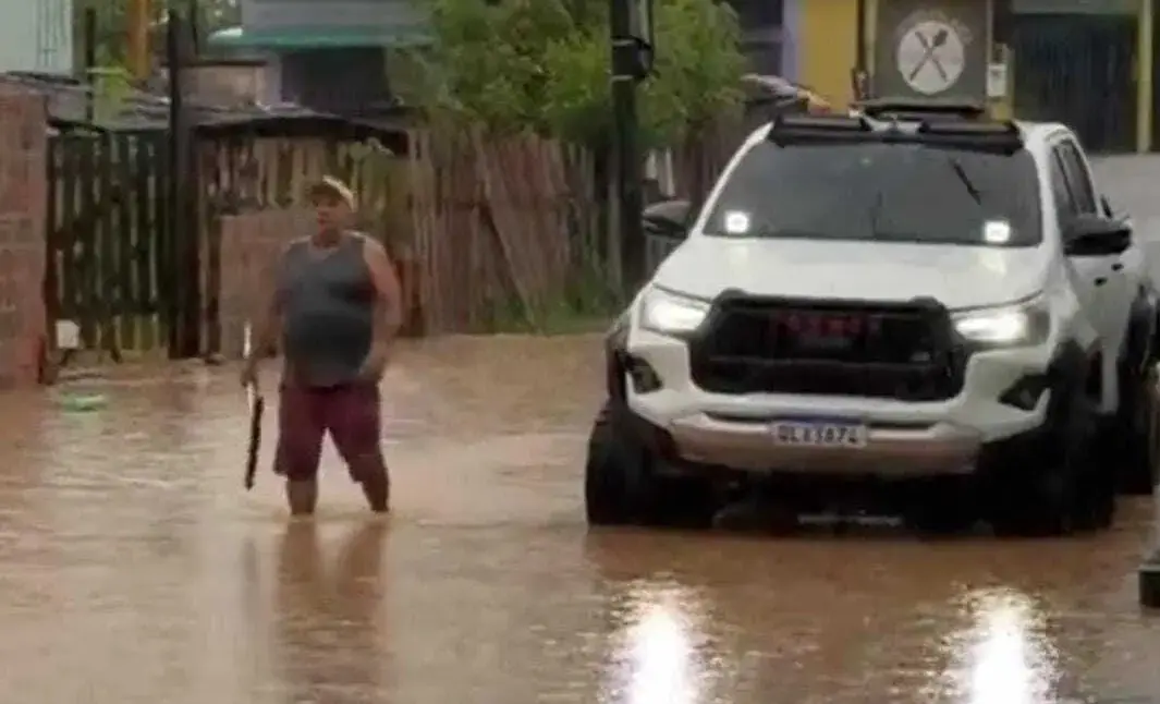 VÍDEO: Chuva de mais de 12 horas provoca vários pontos de alagamento em Rio Branco