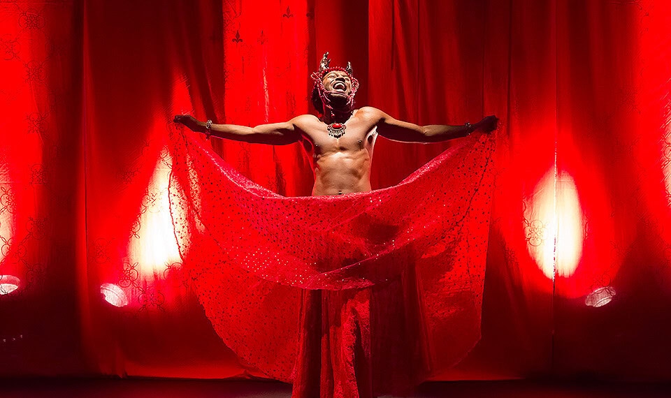 Cena do espetáculo “Madame Satã”, do Grupo dos Dez - Foto: Guto Muniz