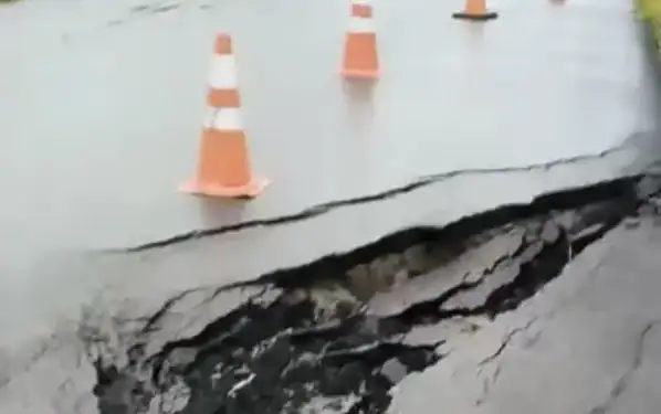 Chuvas causam erosão na BR-364 e município do interior pode ficar isolado