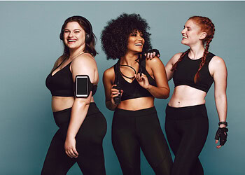 Praticar exercícios no período menstrual alivia sintomas da cólica - Foto: Shutterstock